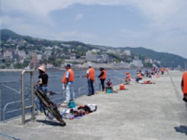 熱海港海釣り施設